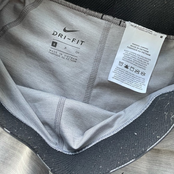 Nike Women’s Pro 5” Shorts - Picture 3 of 3